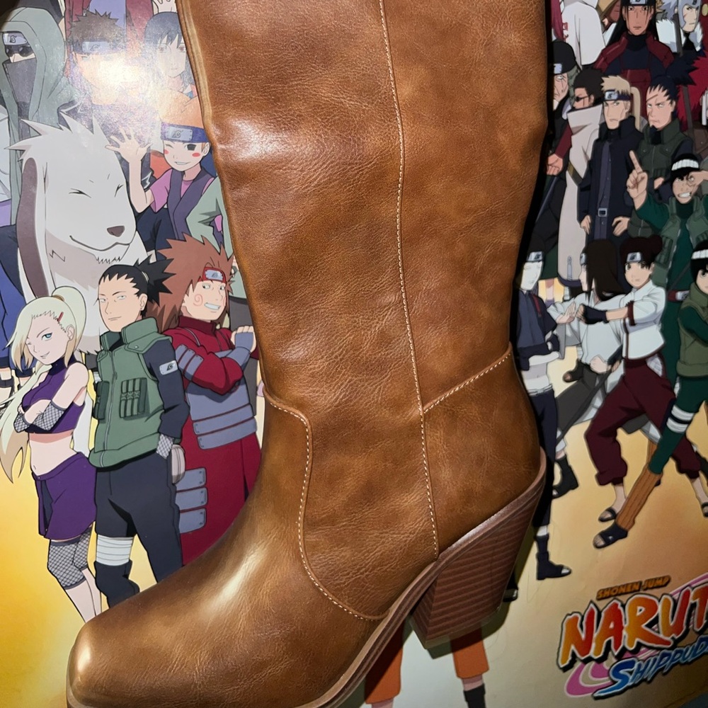 Long boots brand new didn’t fit me size 9 if you want better pictures msg me :)